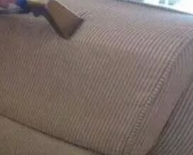 怎么清潔和保養(yǎng)沙發(fā)呢？