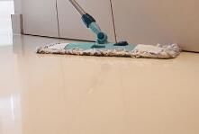 在辦公室進(jìn)行保潔的時候，要注意哪些方面呢？